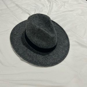 Grey winter hat with wool-like material and black band